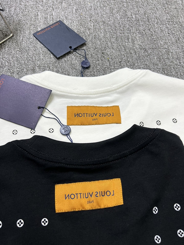 ブランドTシャツ全体デザイン